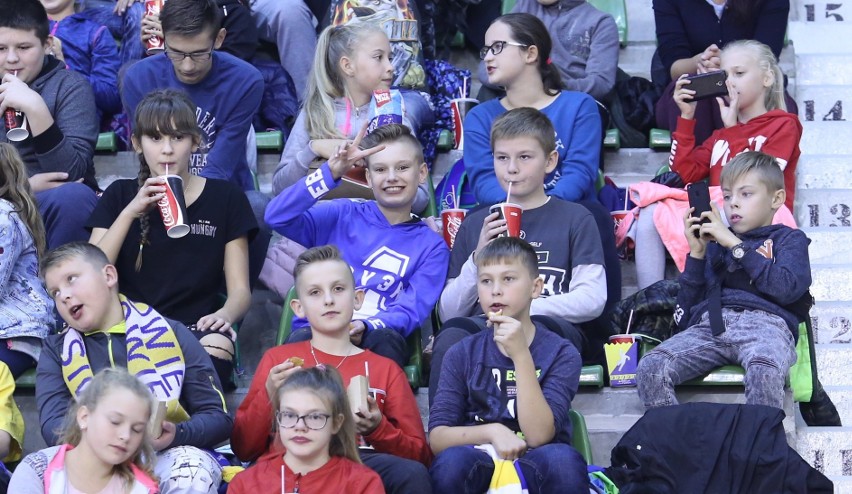 Byłeś na meczu piłkarzy ręcznych PGE VIVE Kielce - Pogoń Szczecin? Zobacz się na ZDJĘCIACH