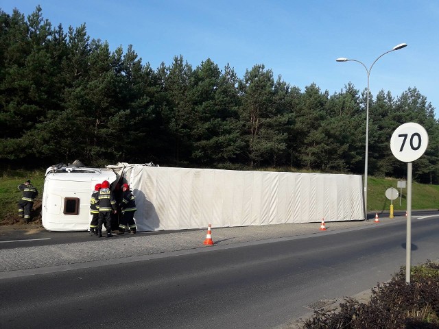 Do groźnego wypadku doszło dziś nad ranem na obwodnicy Brodnicy, która łączy krajową 15 z wojewódzką 560. Trwa ustalania przyczyn wypadku. Droga jest częściowo nieprzejezdna. Polecamy:Wszedł bez zabezpieczeń na most w Toruniu [ WIDEO]