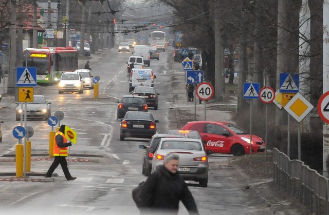 Skończy się wreszcie koszmar kierowców jeżdżących po ul. Łęczyńskiej. W przyszłym roku ruszy remont drogi. W 2014 r. trafi na ten cel 7,2 mln zł, w 2015 r. - kolejnych 6,2 mln zł