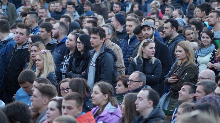 Rybnik oszalał! Dzikie tłumy na koncercie Miuosha i O.S.TR.