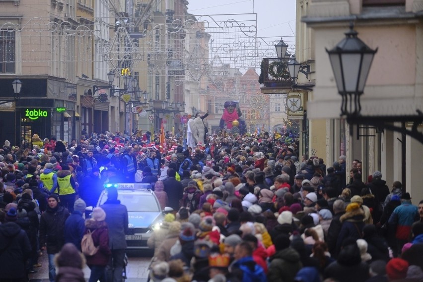 Parada Trzech Króli w Toruniu. Tak było przed rokiem! Zobaczcie te tłumy! 