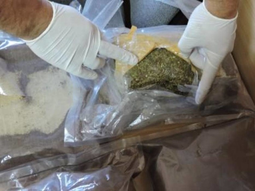 Złotów: Przewozili w samochodzie 5 tysięcy tabletek ecstasy