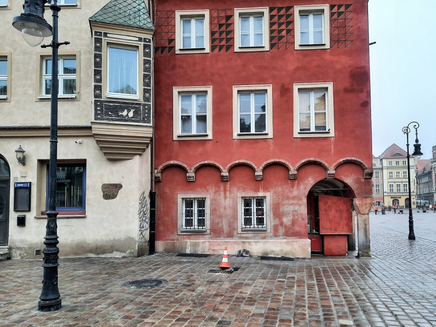 Dwa zdroje wodne zostały zdemontowane z poznańskiego Starego...