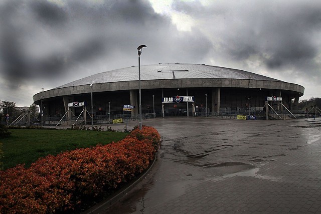 Atlas Arena z uwagi na swój wygląd zewnętrzny nie jest wizytówką Łodzi , a wręcz ją szpeci