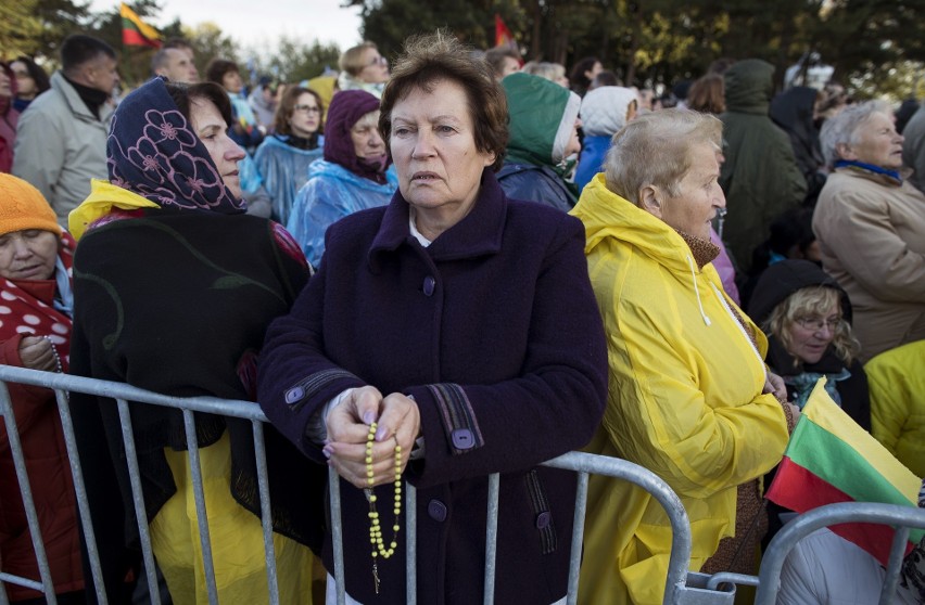 Pielgrzymka papieża do krajów bałtyckich [ZDJĘCIA] Franciszek na Litwie: Ostra Brama i spotkanie z młodzieżą w Wilnie, msza w Kownie