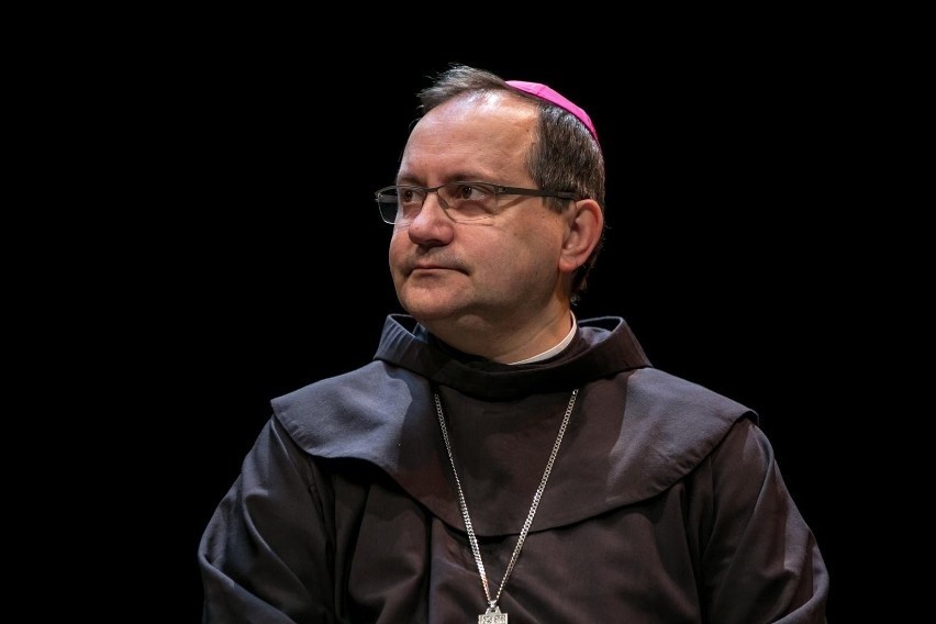 Biskup Damian A. Muskus dzięki znalezionej pracy dorzucił do skarbonki chorej Kamilki z Nowego Targu 25 tysięcy. Na tym nie koniec