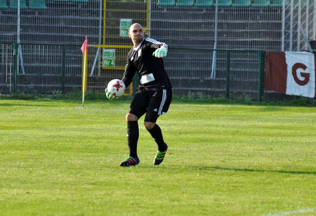 Aleksander Kozioł już po raz trzeci w tym sezonie został pokonany aż trzy razy w II-ligowym meczu, ale po raz pierwszy w wyjazdowym