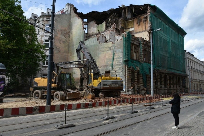 Od 22 maja, od wykonania częściowej rozbiórki kamienicy, nic...