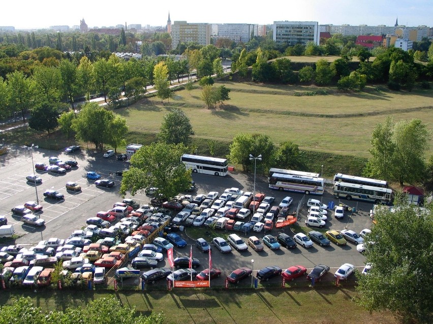 Budowa Placu Sportów Miejskich w jednej z lokalizacji:...