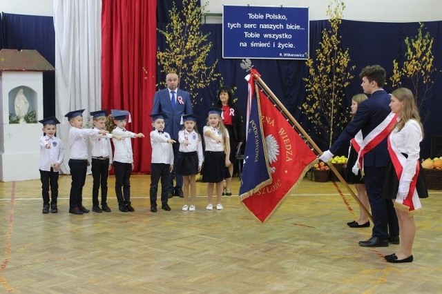 Święto szkoły w Zaborowie, w gminie Belsk Duży. Więcej na kolejnych slajdach.