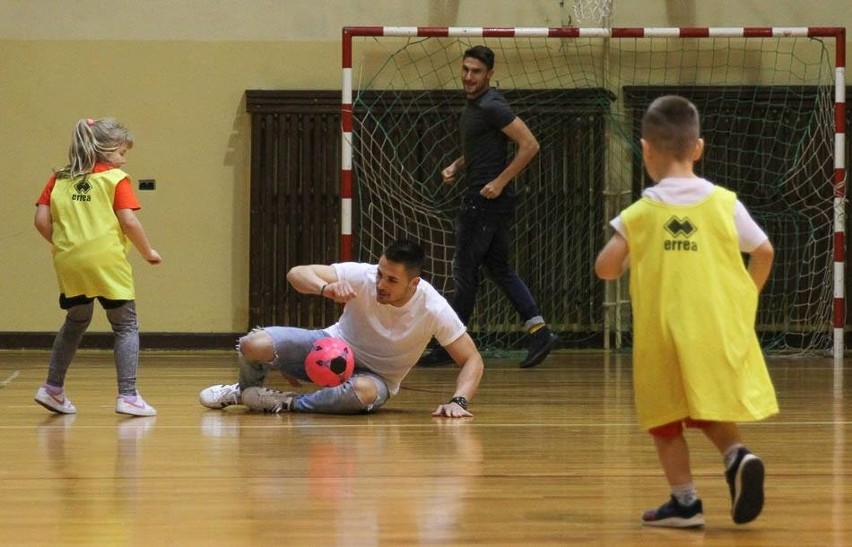 Piłkarze Korony Kielce zagrali w pokazowym meczu trojek...