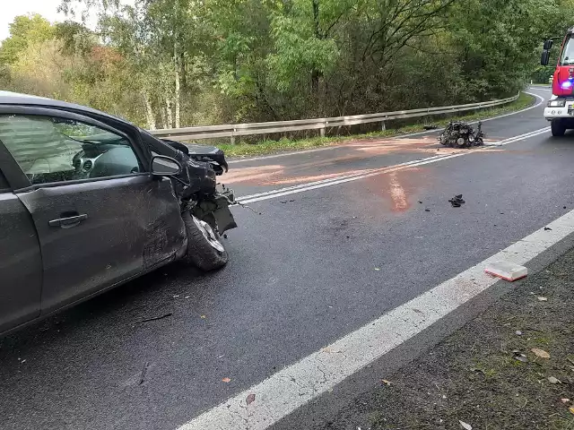 Wypadek na drodze krajowej numer 3, pomiędzy Bolkowem i Kaczorowem. Zderzyły się dwa samochody osobowe, ranne zostały 3 osoby.