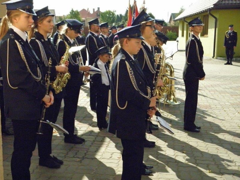 Strażakom towarzyszyła orkiestra dęta z Makowa...