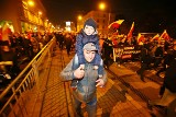 Marsz Polaków we Wrocławiu. Tłum przeszedł przez miasto 11 listopada 2021 [ZDJĘCIA]