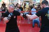 Znani pięściarze zaprezentowali się na treningu medialnym przed galą KnockOut Boxing Night 22 w Kielcach. Zobacz zdjęcia