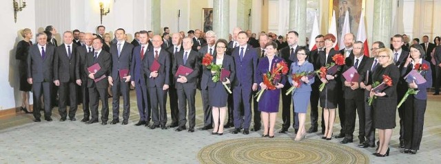 Polski rząd należy do najliczniejszych w Unii Europejskiej. Więcej ministrów jest tylko w Rumunii