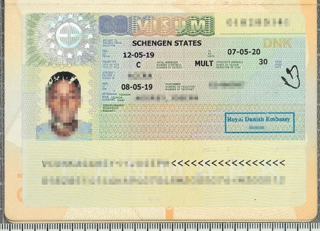 Fałszywa wiza duńska i stemple kontroli granicznej państw europejskich, za które Ghańczyk zapłacił na Ukrainie 500 euro.