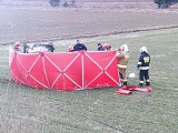 Śmiertelny wypadek w Brzezinach. Nie żyje młody kierowca samochodu osobowego ZDJĘCIA