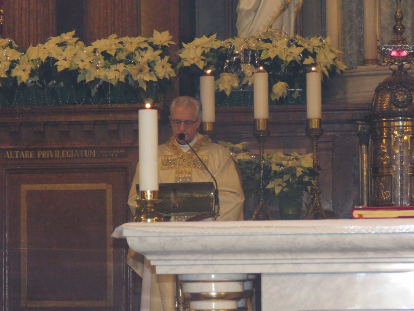 Pasterka w Piekarach Śląskich: Po mszy św. zostało otwarte Piekarskie Betlejem [ZDJĘCIA]