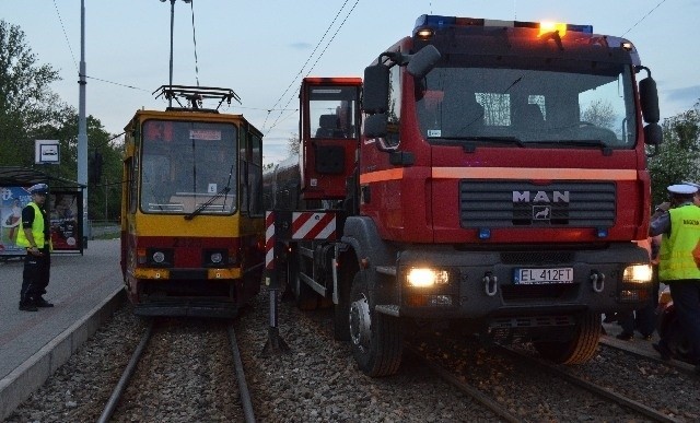 Zderzenie dwóch tramwajów na Pabianickiej. Są ranni [FILM, zdjęcia]