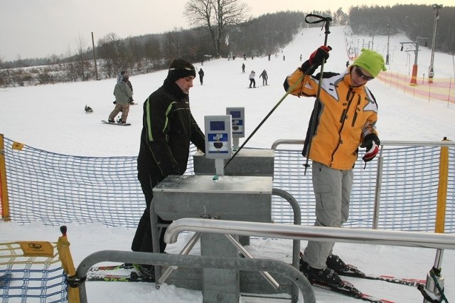 W Tumlinie od tego sezonu narciarzy wpuszczają elektroniczne bramki