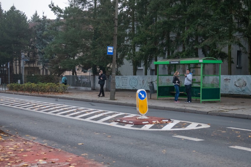 Słupki na Marcelińskiej zniknęły - trzeba jednak znaleźć...