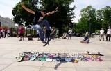 Deskorolkarze opanowali Lublin. Ich triki zapierają dech w piersiach. Sprawdź, jak świętowali Międzynarodowy Dzień Deskorolki