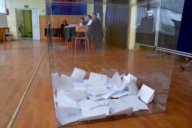 Podczas wyborów uzupełniających w marcu tego roku po raz pierwszy można było zobaczyć przezroczystą urnę
