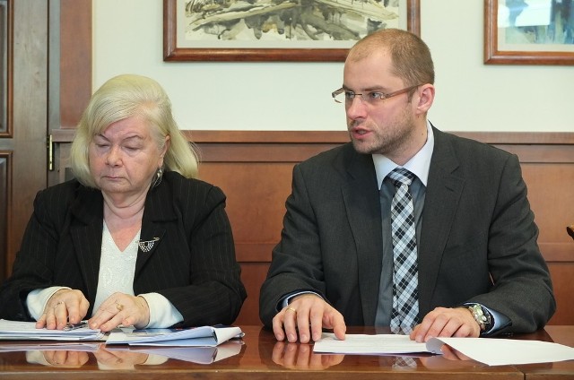 Halina Łubniewska, szefowa Uniwersytetu III Wieku oraz Zbigniew Kubalańca, przewodniczący klubu radnych PO.