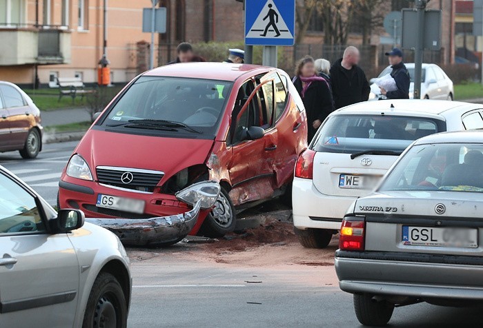 Kolizja na skrzyzowaniu ulic Jana Pawla II i Zamkowej w...