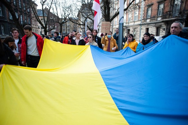 Grupa miejskich radnych przygotowała projekt uchwały w sprawie nadania nazwy plac Wolnej Ukrainy obszarowi pomiędzy ul. Krowoderską i Skwerem Biborskiego. Chodzi więc o plac Biskupi, przy którym mieści się Konsulat Generalny Federacji Rosyjskiej w Krakowie.