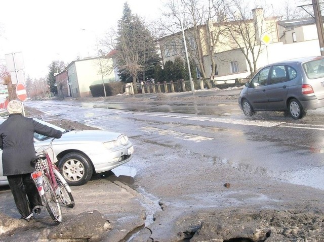 Droga przy ul. Barcińskiej w Łabiszynie należy no najruchliwszych, a tym samym najmniej bezpiecznych