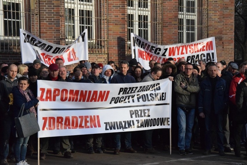Protest listonoszy we Wrocławiu [ZDJĘCIA]