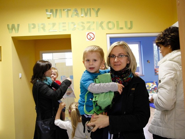 Aluś bardzo szybko zaaklimatyzował się w przedszkolu. a mi jest wygodnie, bo wiem, że nie muszę się martwić o opiekę nad dzieckiem nawet gdy mam popołudniowe szkolenie - mówi Agnieszka Lenartowicz