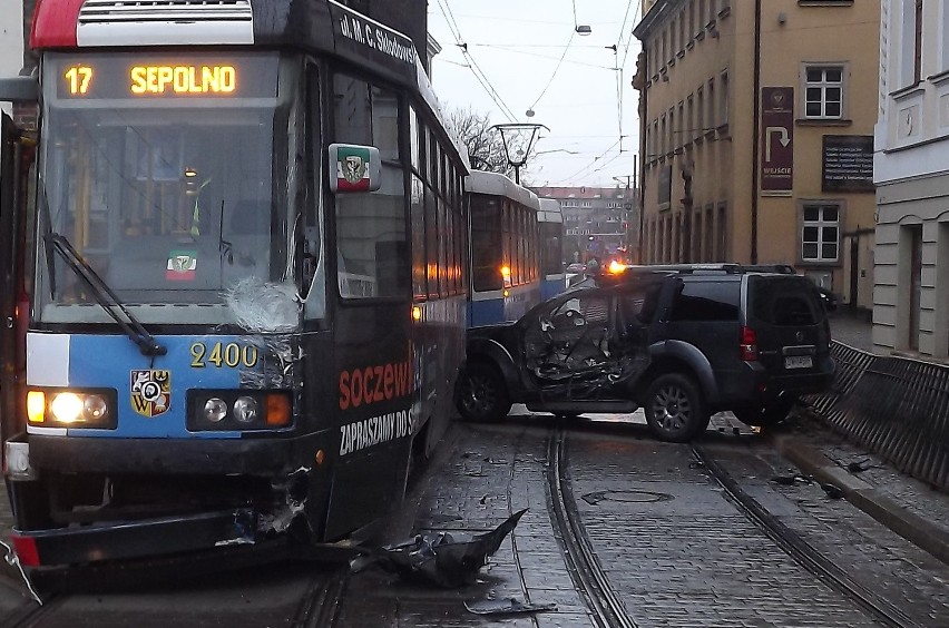 Wypadek Dutkiewicza: Dotarliśmy do nagrań z monitoringu [NOWE ZDJĘCIA]