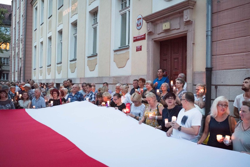 Ponad 1000 osób na proteście na placu Daszyńskiego w Opolu...