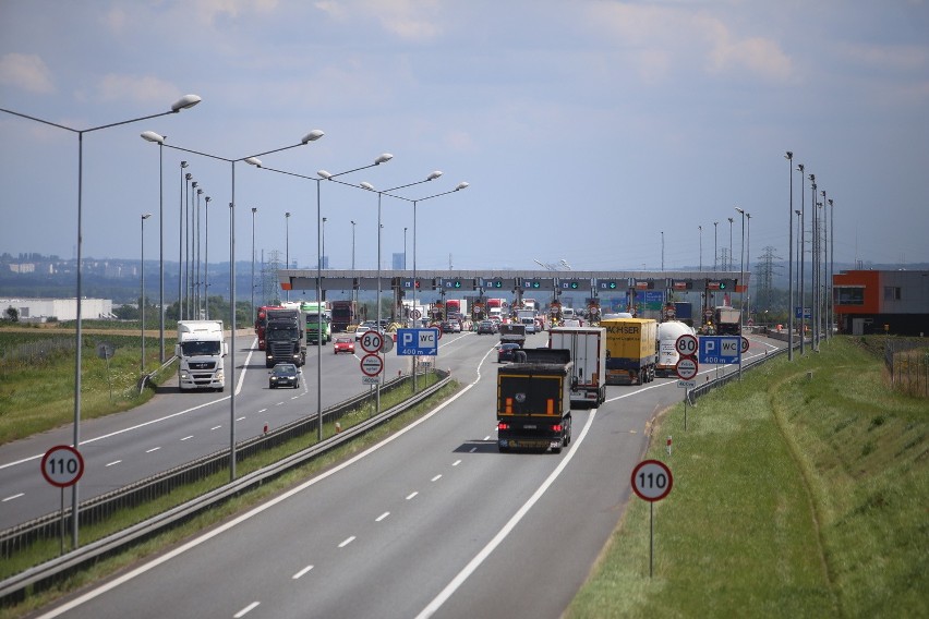 Korki na bramkach autostradowych to koszmar. Podnieście nam szlabany latem!