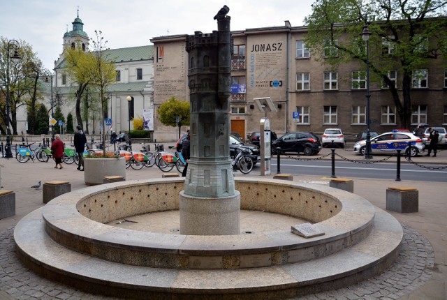 Zdroje-poidełka przy lubelskim deptaku działają już od 1 kwietnia. Za kilka dni woda pojawi się w lubelskich fontannach: na pl. Wolności, przy ul. Narutowicza i w Ogrodzie Saskim