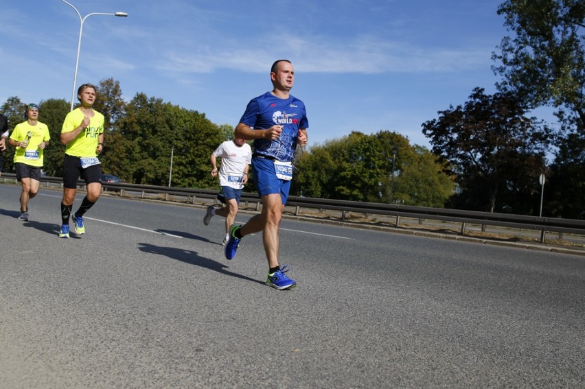 Uczestnicy Maratonu Warszawskiego 2018. Więcej zdjęć...