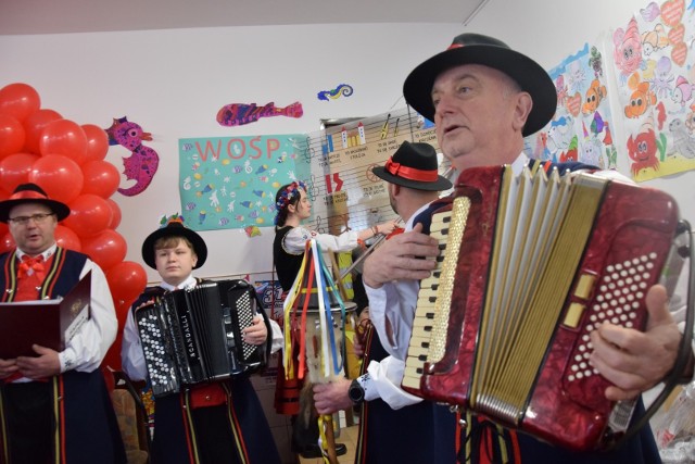 Dokładnie 235 mieszkańców wspólnie zaśpiewało Kaszëbsczé nótë w 2023 roku w Bolszewie.