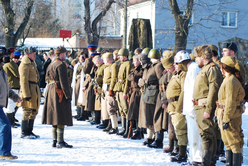 Bytom: w Miechowicach zrekonstruowali walki ze stycznia 1945 roku [ZDJĘCIA+WIDEO]