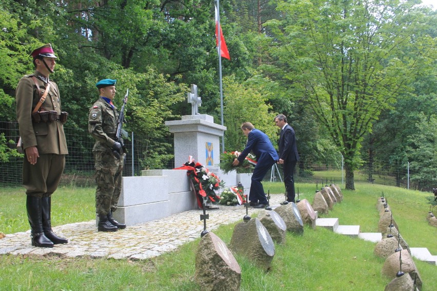 Uroczystości na cmentarzu w Kopnej Górze.