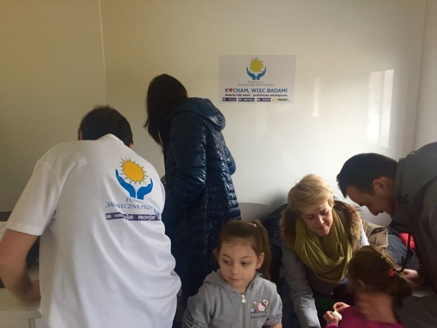 „Kocham, więc badam!” – akcja profilaktyki onkologicznej dla dzieci w Jędrzejowie