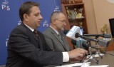 Radni PiS zarzucają prezydentowi Słupska, że kupuje poparcie dobrymi stanowiskami