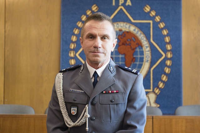 Mł. insp. Maciej Lewandowski, szef policji w Toruniu, skorzystał z zaproszenia „Nowości” i będzie czekał na sygnały Czytelników