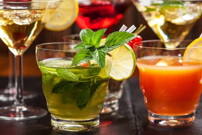 Drinki bezalkoholowe mogą być smaczne i efektowne! Sprawdź...