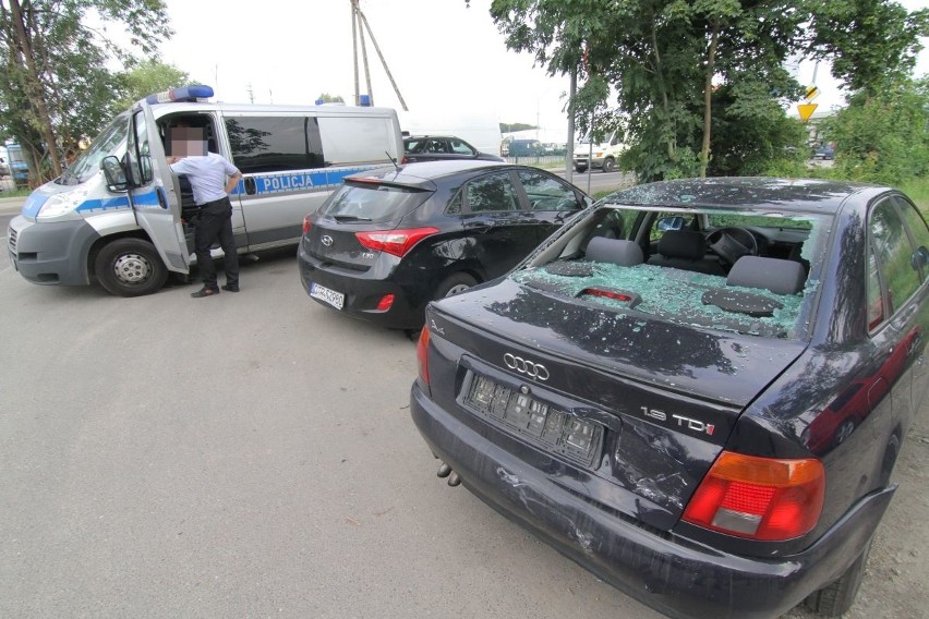 Wypadek na Obornickiej. Zderzenie trzech aut i motocykla