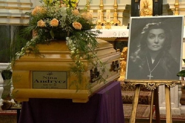 Pogrzeb Niny Andrycz (fot. TVN24/x-news)