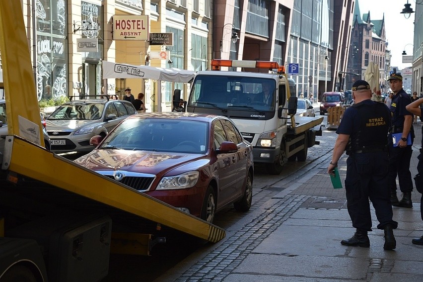 Uważajcie! Z centrum wywożą źle zaparkowane auta (ZDJĘCIA)