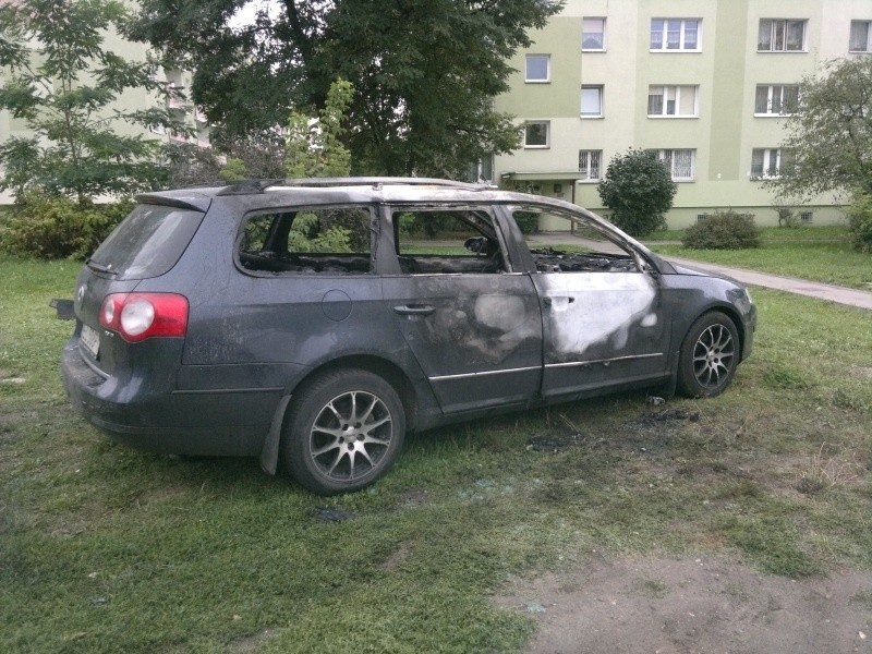 Podpalenia aut w Łodzi! Tej nocy spłonął passat i golf! [zdjęcia]